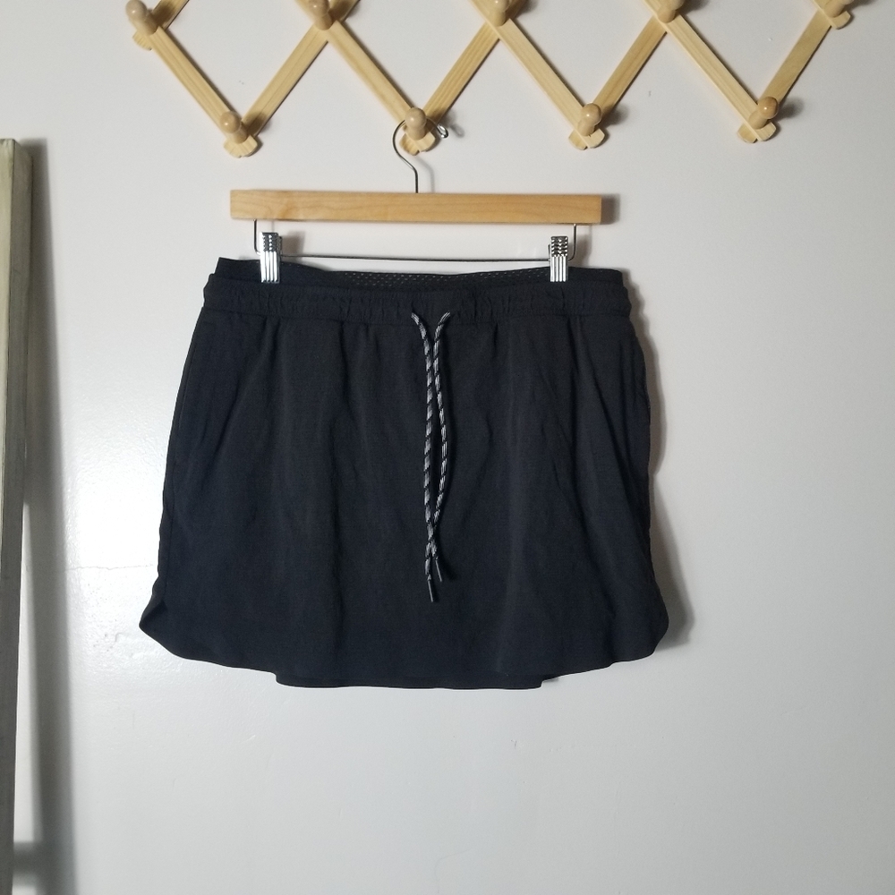 ATHLETA BLACK CREST SKORT SIZE 12